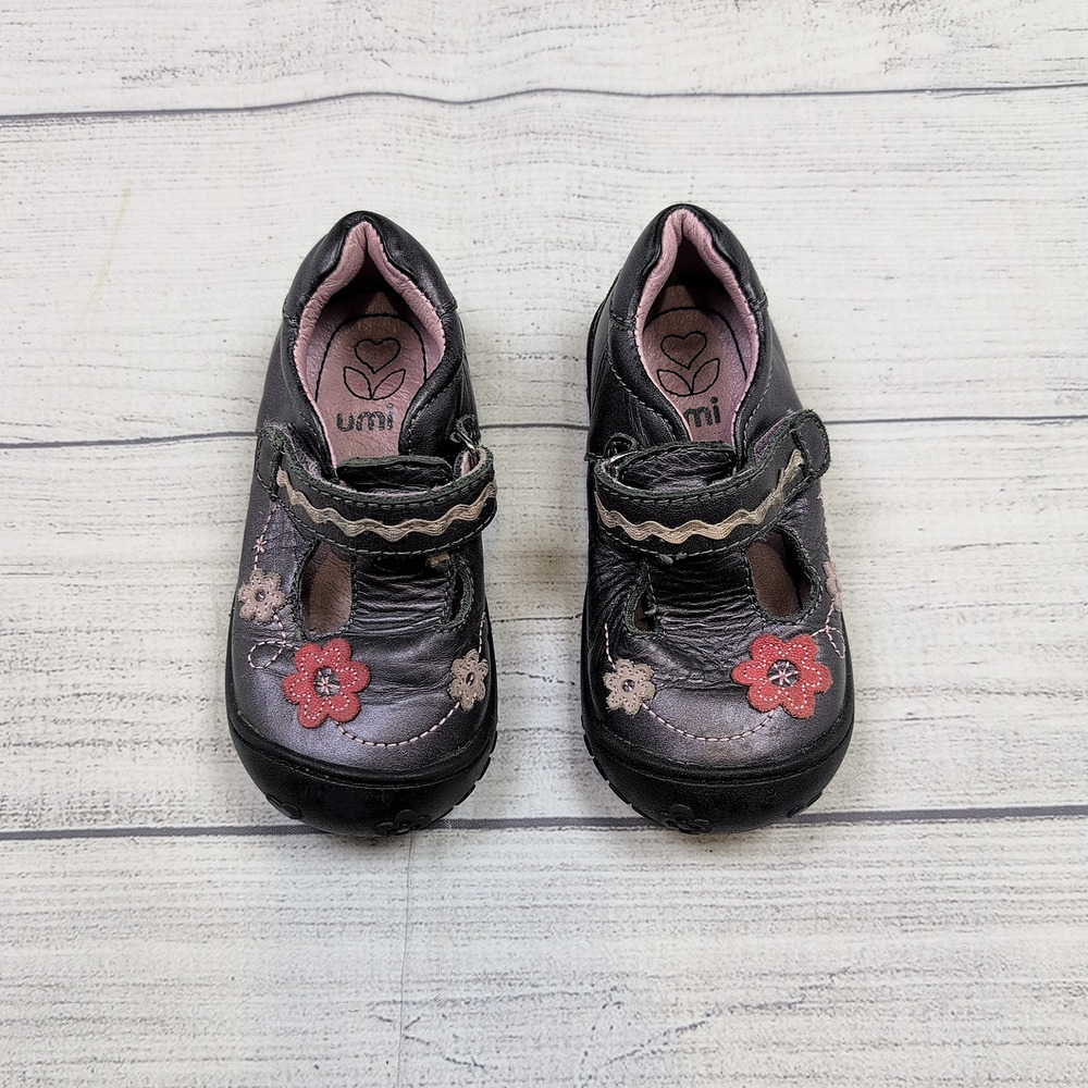 8T Umi Leather Mary Janes